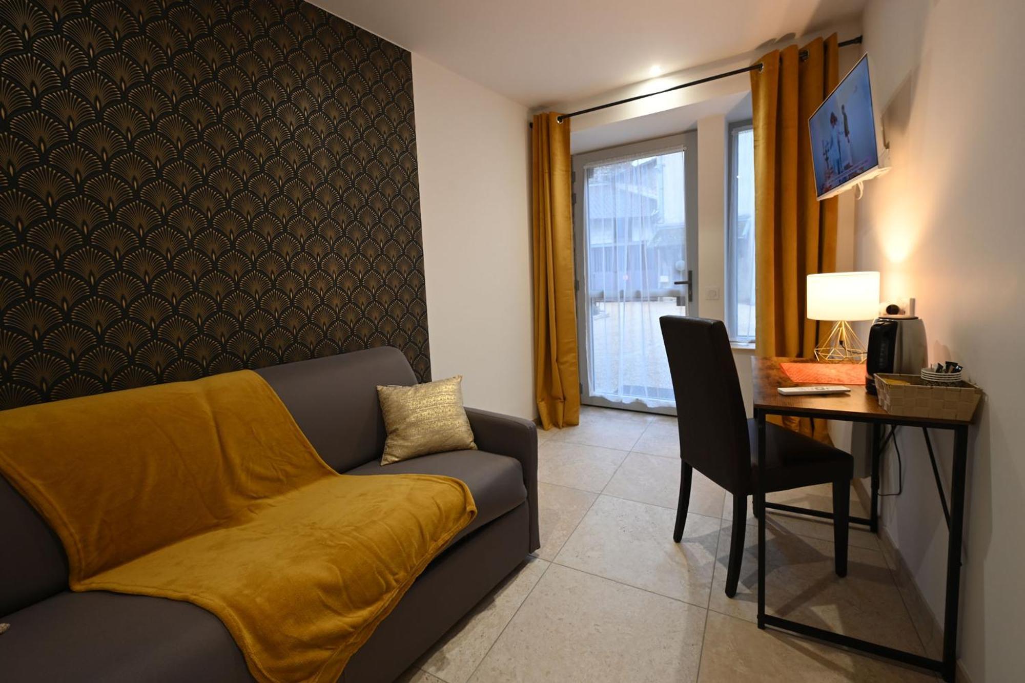 Hotel De La Croisee Poncin エクステリア 写真